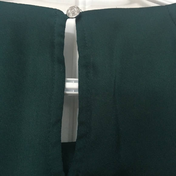 CeCe Ladies Blouse Sz Medium, Forest Green with back button closure - Picture 7 of 8